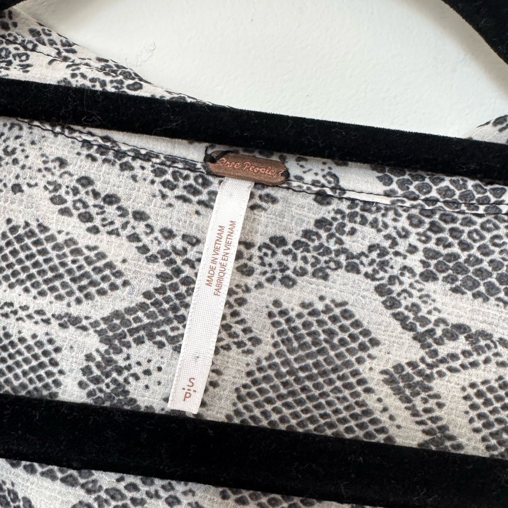 FREE PEOPLE button down - Picture 4 of 10